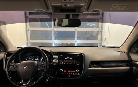 Mitsubishi Outlander III рестайлинг 3, 2021 год, 2 420 000 рублей, 9 фотография