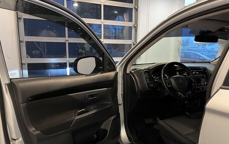Mitsubishi Outlander III рестайлинг 3, 2021 год, 2 420 000 рублей, 17 фотография