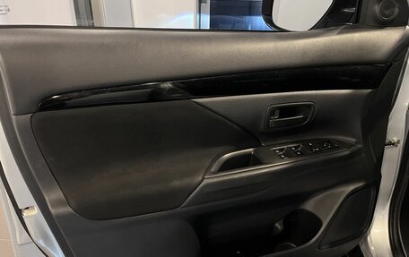 Mitsubishi Outlander III рестайлинг 3, 2021 год, 2 420 000 рублей, 18 фотография