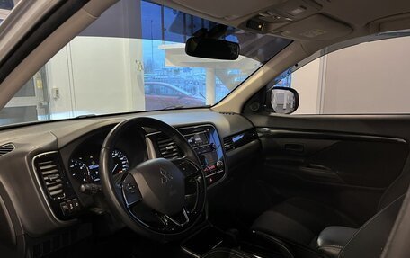 Mitsubishi Outlander III рестайлинг 3, 2021 год, 2 420 000 рублей, 19 фотография