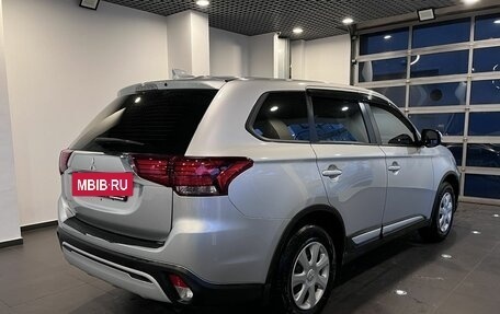 Mitsubishi Outlander III рестайлинг 3, 2021 год, 2 420 000 рублей, 3 фотография
