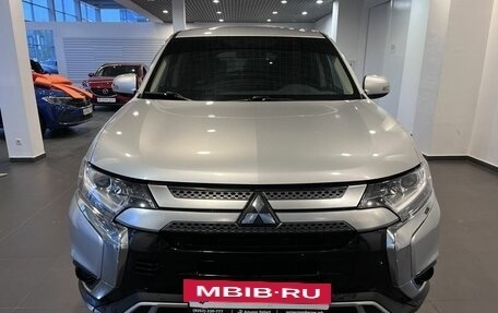 Mitsubishi Outlander III рестайлинг 3, 2021 год, 2 420 000 рублей, 8 фотография