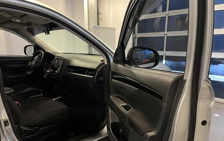 Mitsubishi Outlander III рестайлинг 3, 2021 год, 2 420 000 рублей, 23 фотография