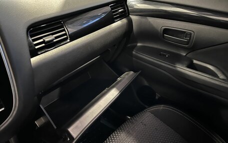 Mitsubishi Outlander III рестайлинг 3, 2021 год, 2 420 000 рублей, 26 фотография