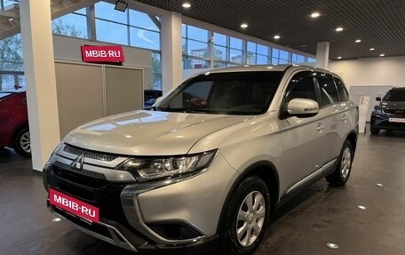 Mitsubishi Outlander III рестайлинг 3, 2021 год, 2 420 000 рублей, 7 фотография