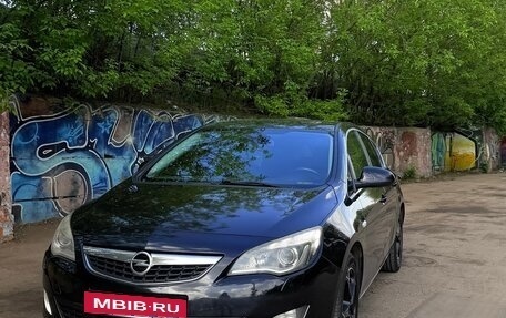 Opel Astra J, 2010 год, 980 000 рублей, 1 фотография