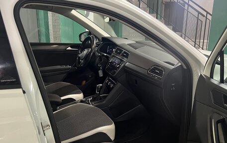 Volkswagen Tiguan II, 2019 год, 2 500 000 рублей, 5 фотография