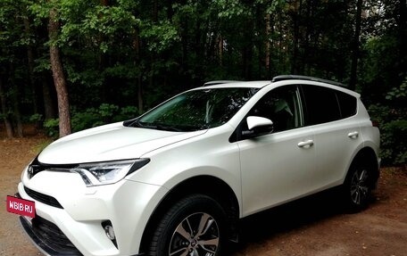 Toyota RAV4, 2015 год, 2 450 000 рублей, 10 фотография