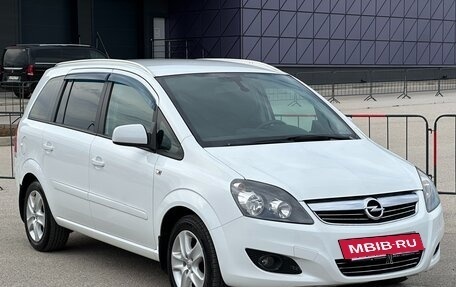 Opel Zafira B, 2014 год, 977 000 рублей, 3 фотография