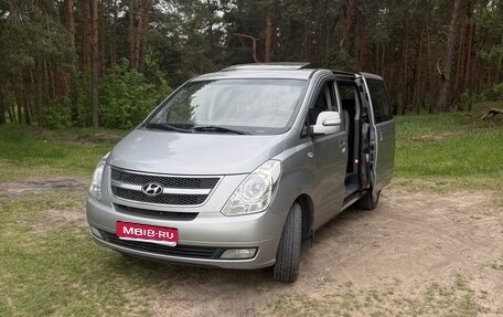 Hyundai Grand Starex Grand Starex I рестайлинг 2, 2012 год, 2 400 000 рублей, 1 фотография