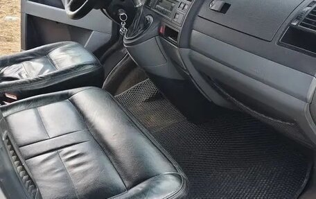 Volkswagen Caravelle T5, 2005 год, 1 450 000 рублей, 17 фотография