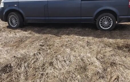 Volkswagen Caravelle T5, 2005 год, 1 450 000 рублей, 2 фотография