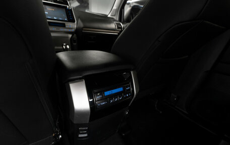 Toyota Land Cruiser Prado 150 рестайлинг 2, 2020 год, 5 250 000 рублей, 13 фотография