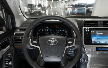 Toyota Land Cruiser Prado 150 рестайлинг 2, 2020 год, 5 250 000 рублей, 10 фотография