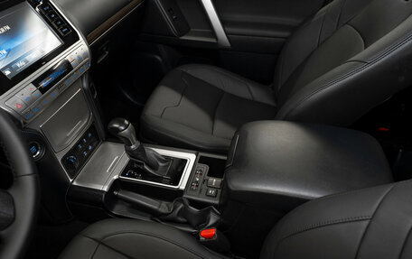 Toyota Land Cruiser Prado 150 рестайлинг 2, 2020 год, 5 250 000 рублей, 17 фотография