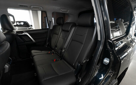 Toyota Land Cruiser Prado 150 рестайлинг 2, 2020 год, 5 250 000 рублей, 12 фотография