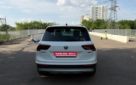 Volkswagen Tiguan II, 2019 год, 2 400 000 рублей, 5 фотография