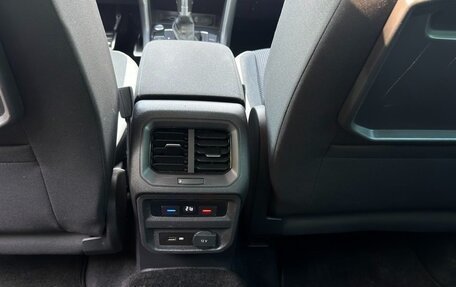 Volkswagen Tiguan II, 2019 год, 2 400 000 рублей, 16 фотография