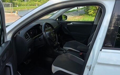 Volkswagen Tiguan II, 2019 год, 2 400 000 рублей, 13 фотография