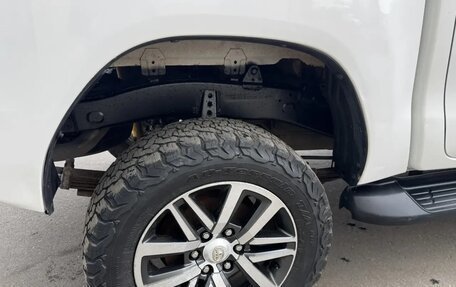 Toyota Hilux VIII, 2015 год, 2 550 000 рублей, 10 фотография