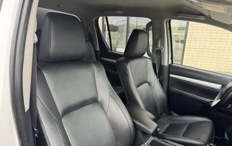 Toyota Hilux VIII, 2015 год, 2 550 000 рублей, 23 фотография