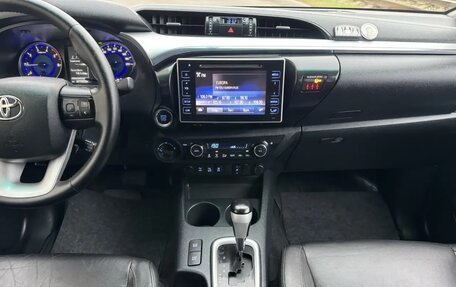 Toyota Hilux VIII, 2015 год, 2 550 000 рублей, 27 фотография