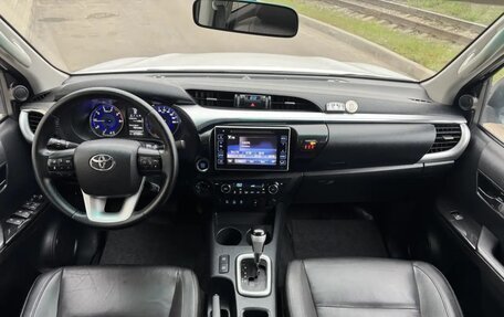 Toyota Hilux VIII, 2015 год, 2 550 000 рублей, 26 фотография