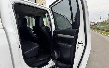 Toyota Hilux VIII, 2015 год, 2 550 000 рублей, 24 фотография