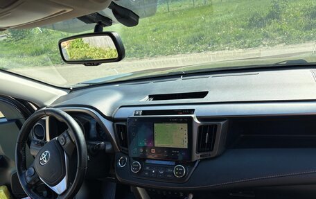 Toyota RAV4, 2018 год, 2 200 000 рублей, 11 фотография