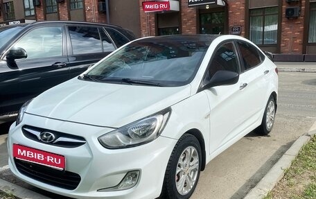 Hyundai Solaris II рестайлинг, 2011 год, 599 000 рублей, 1 фотография