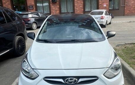 Hyundai Solaris II рестайлинг, 2011 год, 599 000 рублей, 2 фотография