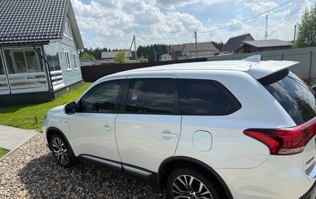 Mitsubishi Outlander III рестайлинг 3, 2018 год, 1 950 000 рублей, 3 фотография