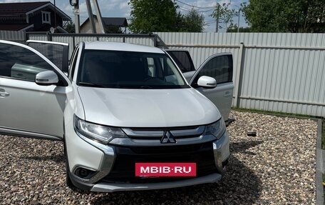 Mitsubishi Outlander III рестайлинг 3, 2018 год, 1 950 000 рублей, 8 фотография