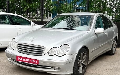 Mercedes-Benz C-Класс, 2004 год, 990 000 рублей, 4 фотография