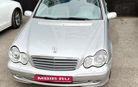 Mercedes-Benz C-Класс, 2004 год, 990 000 рублей, 3 фотография