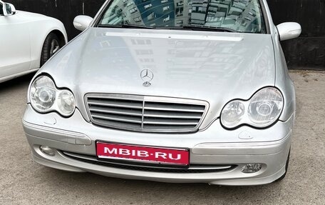 Mercedes-Benz C-Класс, 2004 год, 990 000 рублей, 1 фотография
