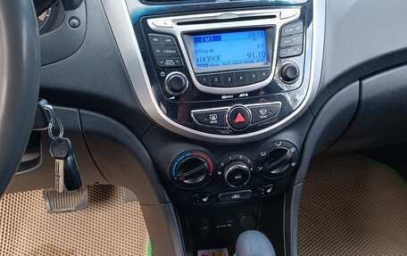 Hyundai Solaris II рестайлинг, 2013 год, 760 000 рублей, 13 фотография