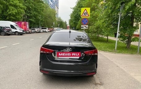 Hyundai Solaris II рестайлинг, 2021 год, 1 700 000 рублей, 5 фотография