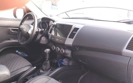 Mitsubishi Outlander III рестайлинг 3, 2010 год, 1 575 000 рублей, 10 фотография