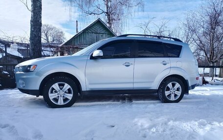 Mitsubishi Outlander III рестайлинг 3, 2010 год, 1 575 000 рублей, 4 фотография