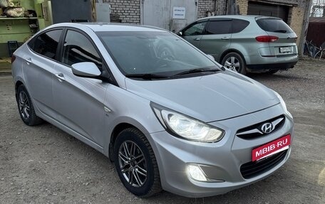 Hyundai Solaris II рестайлинг, 2012 год, 820 000 рублей, 2 фотография