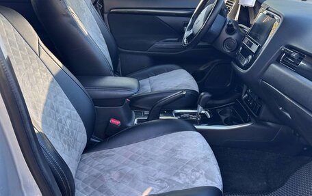 Mitsubishi Outlander III рестайлинг 3, 2019 год, 2 050 000 рублей, 4 фотография