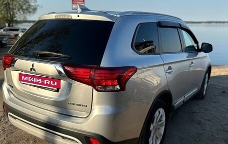 Mitsubishi Outlander III рестайлинг 3, 2019 год, 2 050 000 рублей, 2 фотография