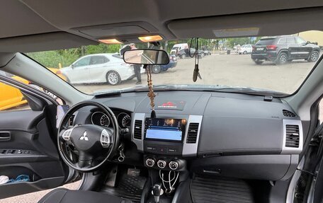 Mitsubishi Outlander III рестайлинг 3, 2011 год, 1 310 000 рублей, 13 фотография