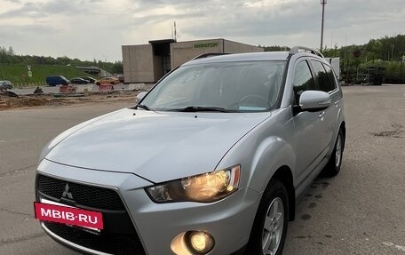 Mitsubishi Outlander III рестайлинг 3, 2011 год, 1 310 000 рублей, 10 фотография