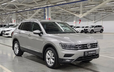Volkswagen Tiguan II, 2017 год, 2 555 000 рублей, 3 фотография