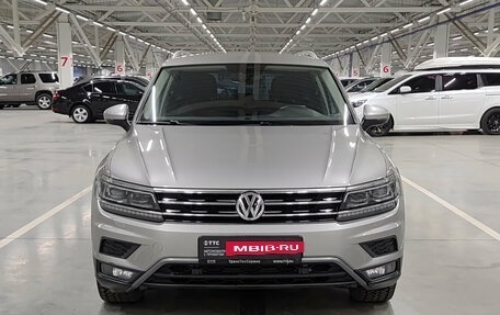 Volkswagen Tiguan II, 2017 год, 2 555 000 рублей, 2 фотография