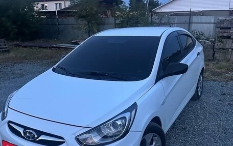 Hyundai Solaris II рестайлинг, 2013 год, 720 000 рублей, 2 фотография