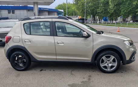 Renault Sandero II рестайлинг, 2019 год, 1 350 000 рублей, 2 фотография