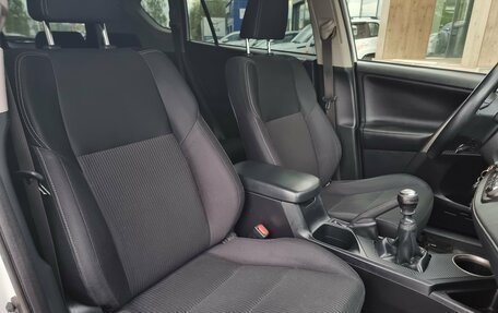 Toyota RAV4, 2013 год, 1 999 000 рублей, 12 фотография